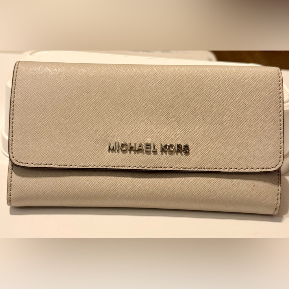 👜 Michael Kors Jet Set Travel Large Trifold Wallet